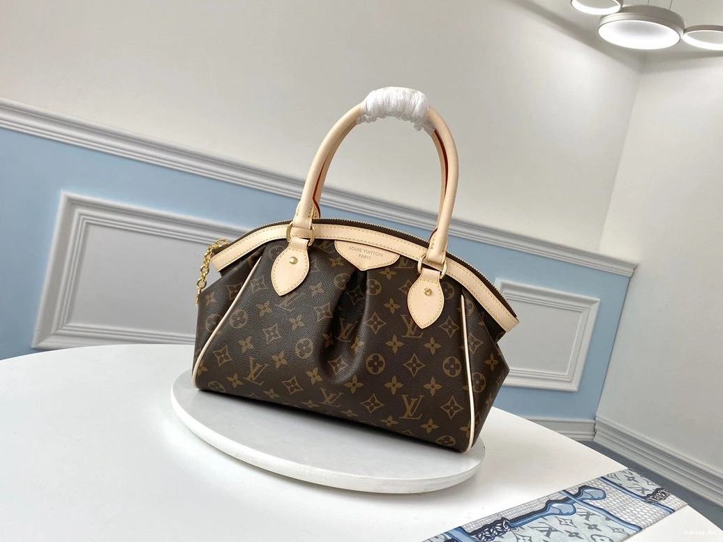 LOUIS VUITTON TIVOLI 0201